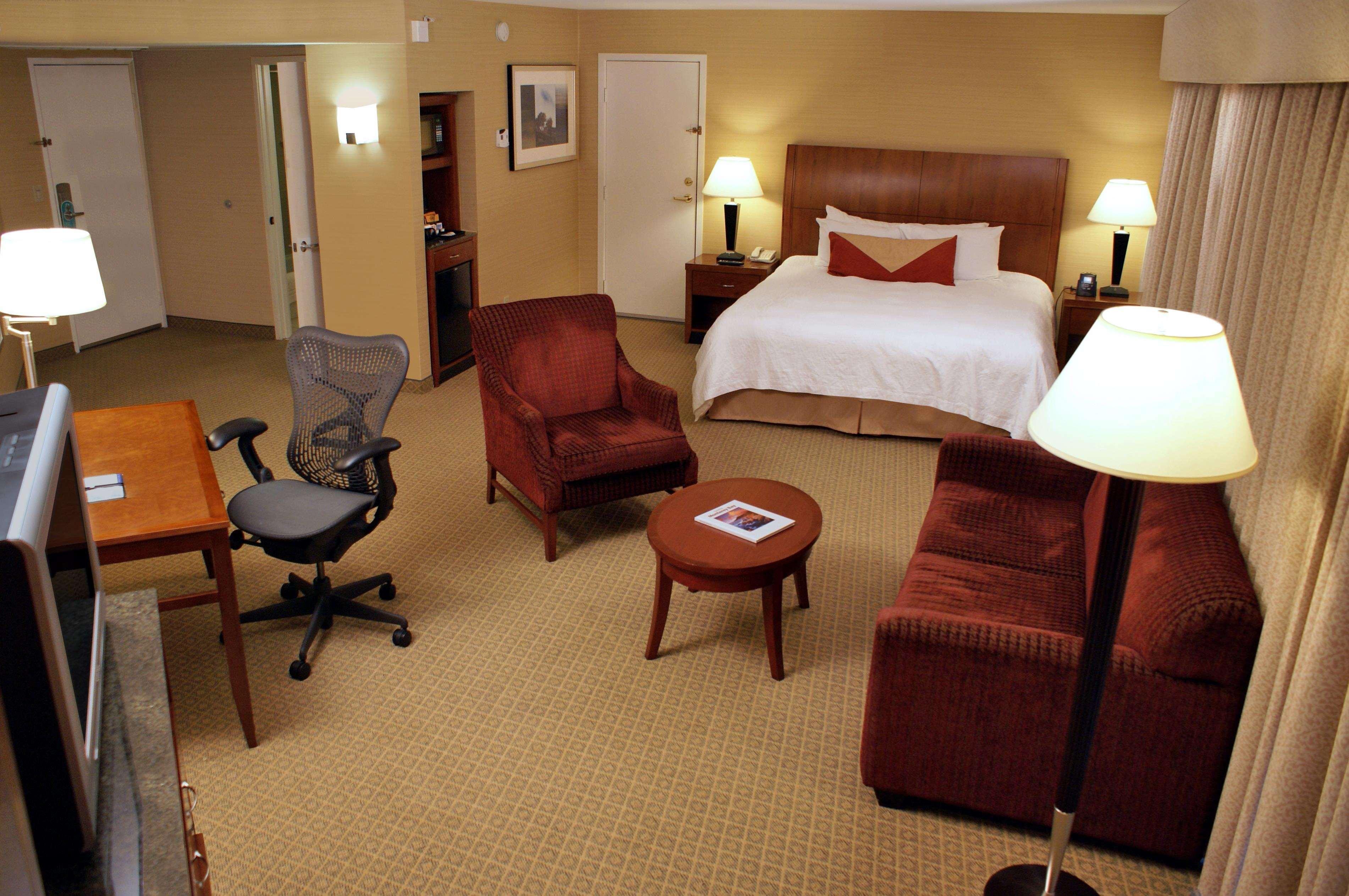 Hilton Garden Inn Monterey Rum bild