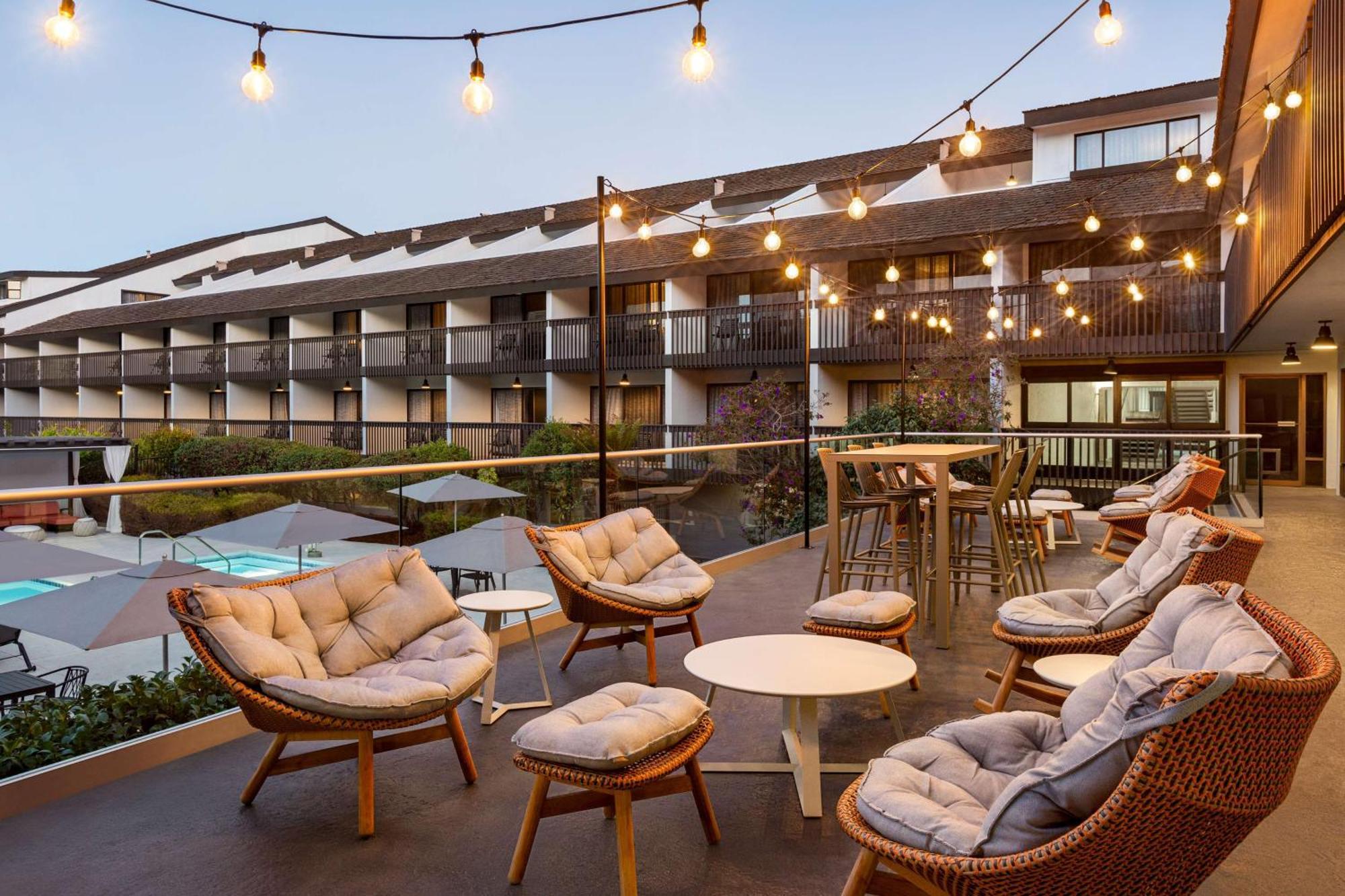 Hilton Garden Inn Monterey Exteriör bild