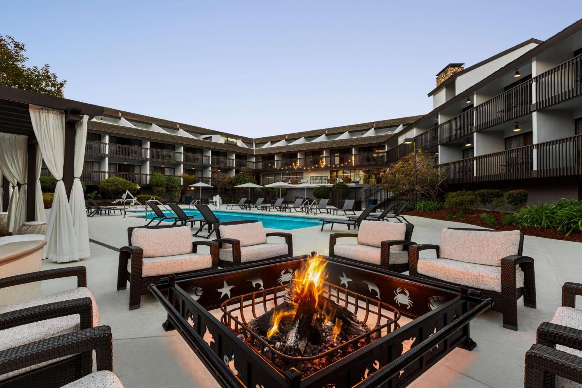 Hilton Garden Inn Monterey Exteriör bild