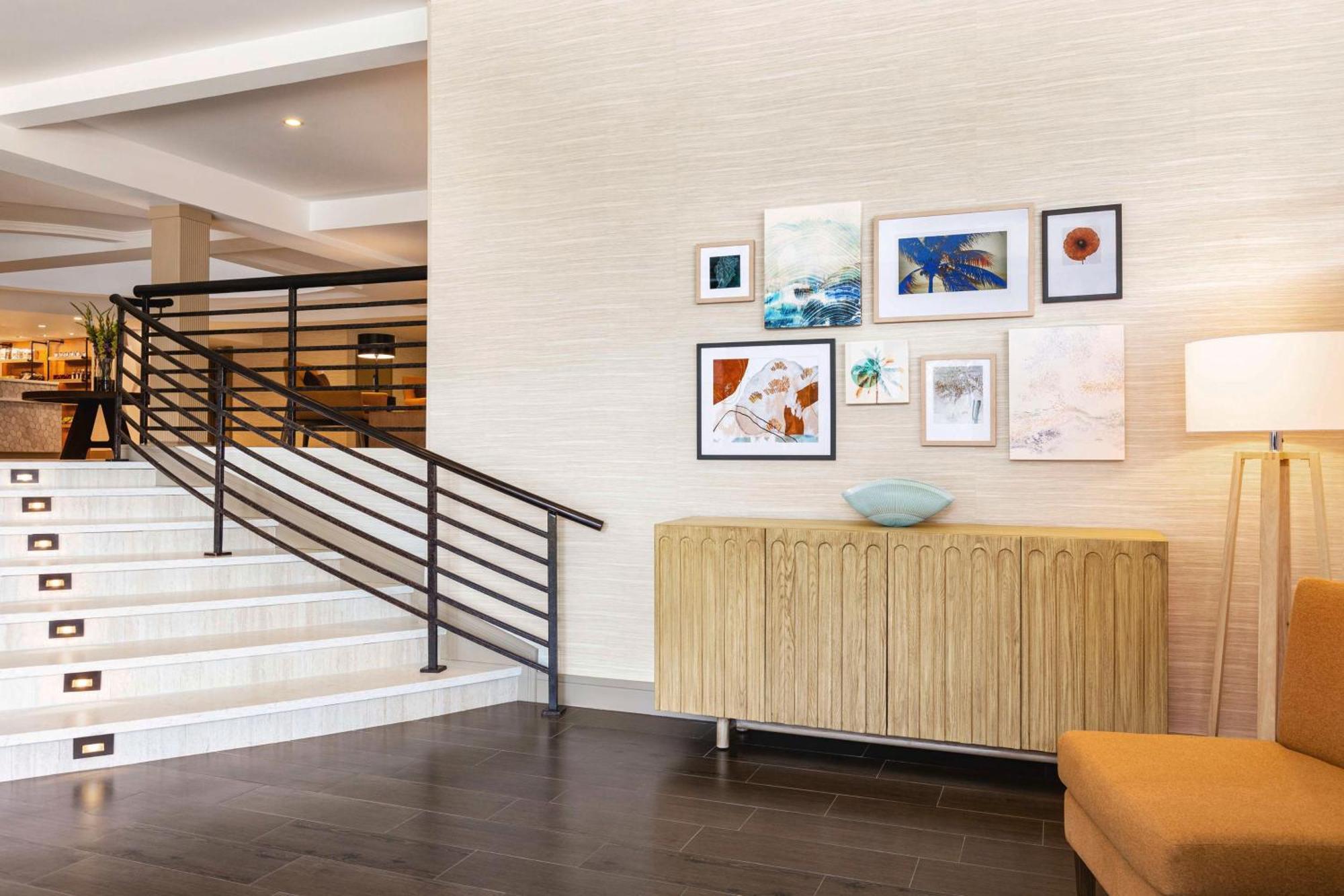 Hilton Garden Inn Monterey Exteriör bild